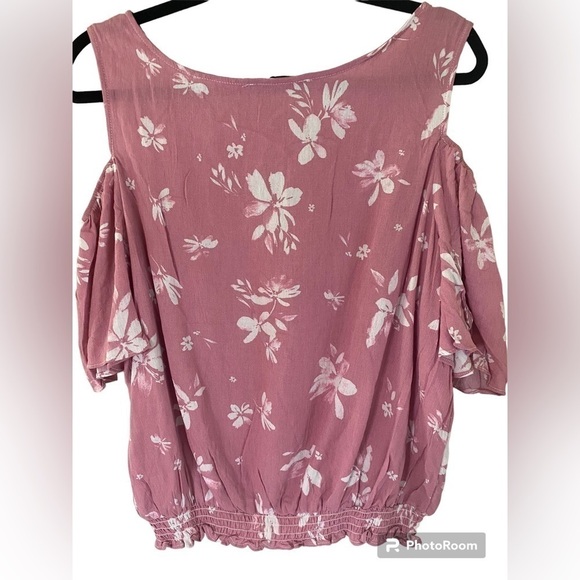 Adrienne Vittadini-NWT size 1X cold shoulder, flutter sleeve, elastic bottom - Picture 9 of 14